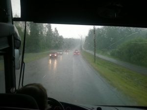 Kunnon sade yllätti - mutta onneksi kotimatkalla ja olimme jo turvallisesti bussissa sisällä.